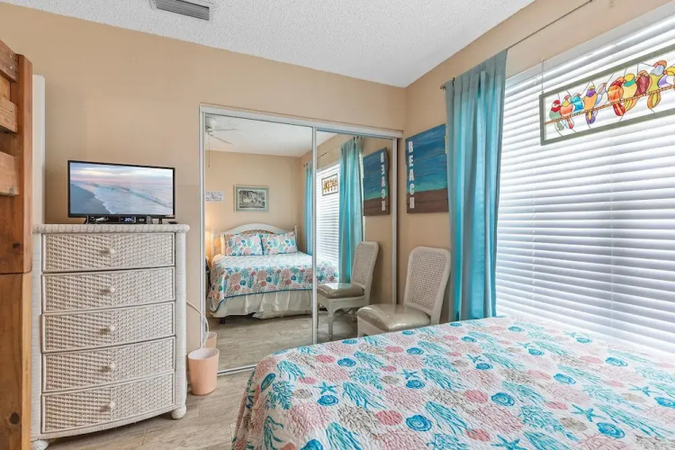 Colony Beach Club 220