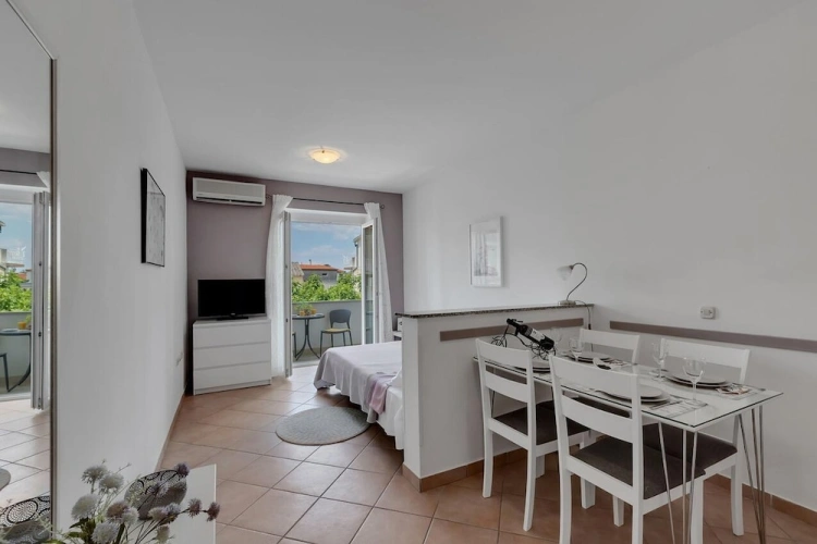 Apartment with balcony