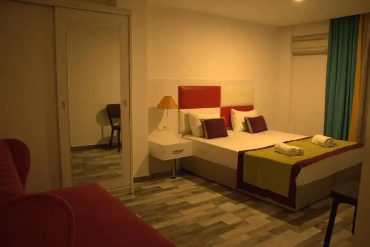 Orange Owl Hotel