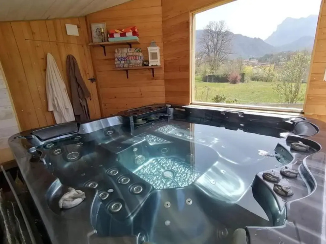 Duplex avec piscine et extérieur