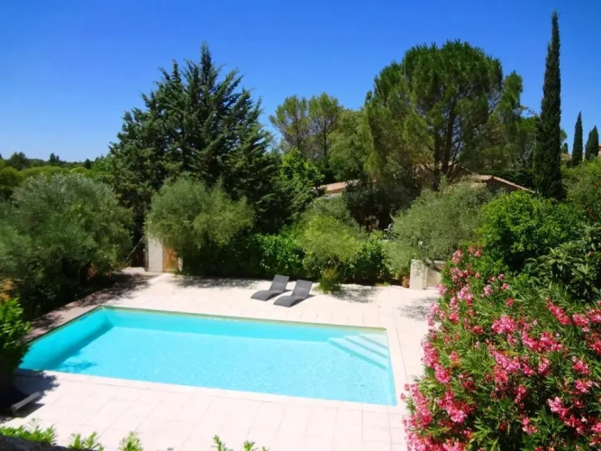 Apartment with pool view