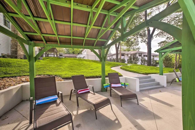 Steps to Branson Landing: Cozy Downtown Cottage!