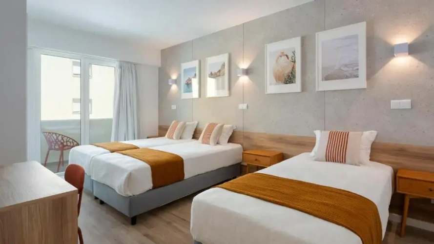 Standard Triple room