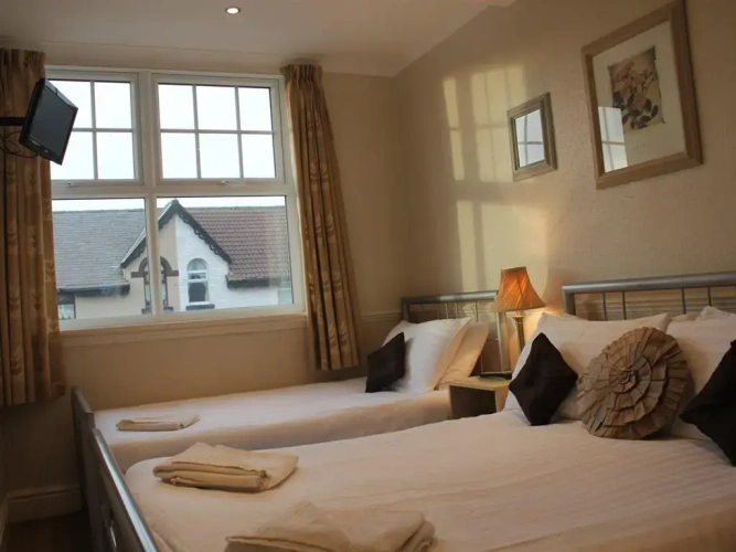 Standard Triple room