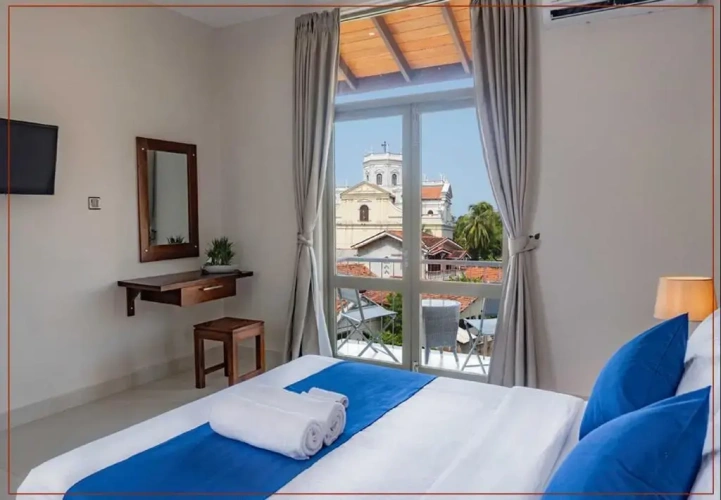 Deluxe Double room with balcony and with canal view