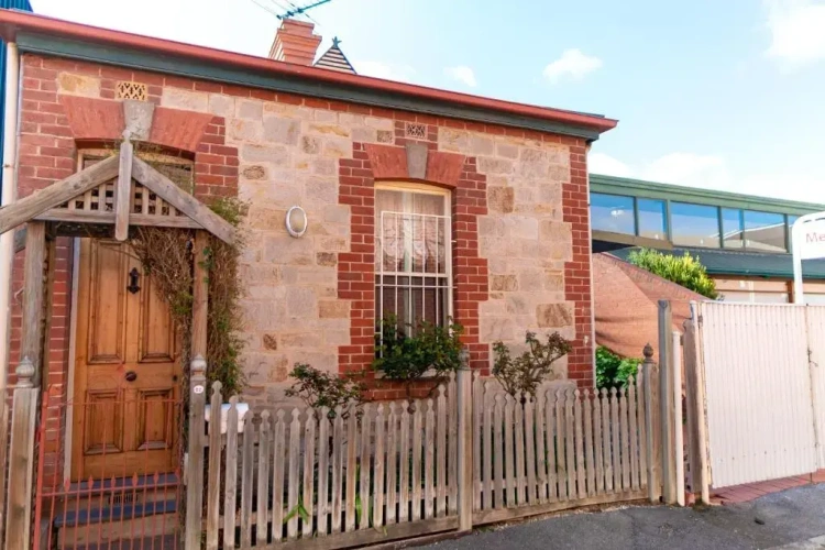 2 Bedrooms Cottage
