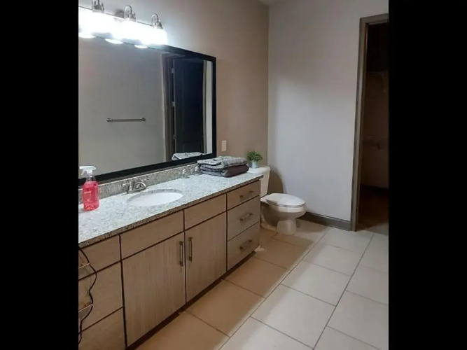 2 Bedroom 2 Bath Very Spacious