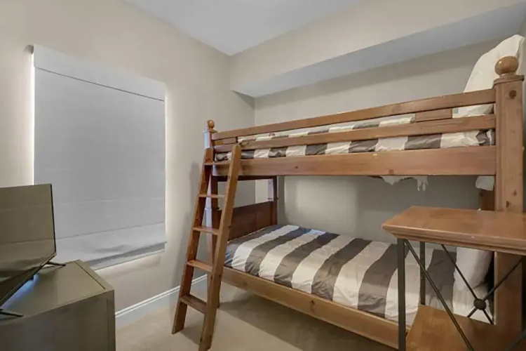 Calypso 2-2108 West