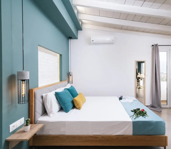 Ermis Luxury Suites & Apartments