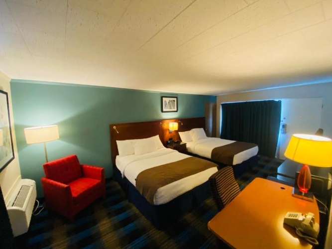 Standard Quadruple room with partial view