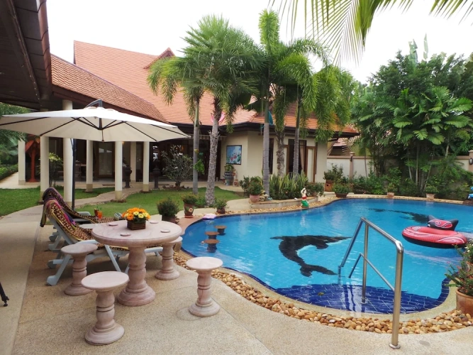 4 Bedrooms Villa with balcony