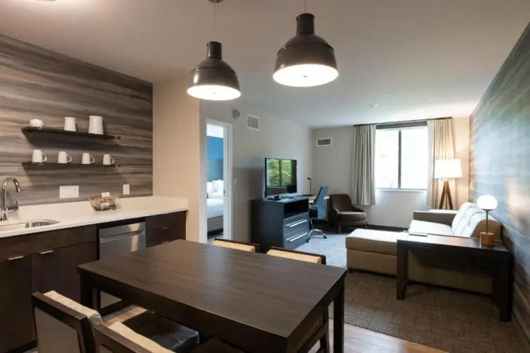 1 Bedroom Quadruple Suite with river view