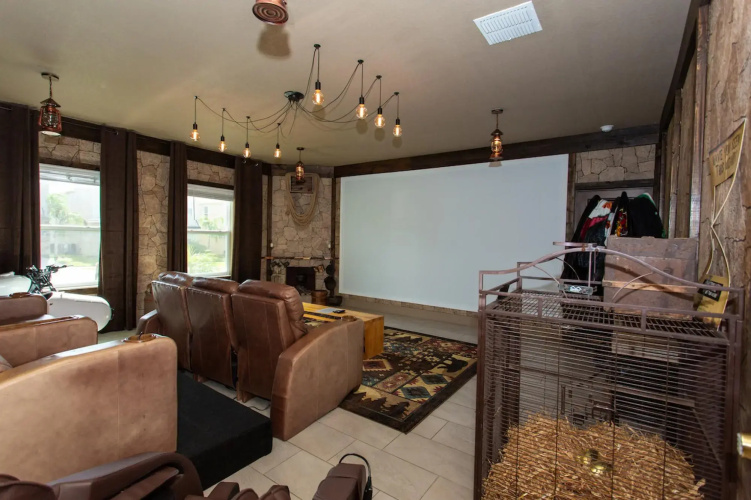 Magical Muggle Mansion Pool Spa Sleeps 23