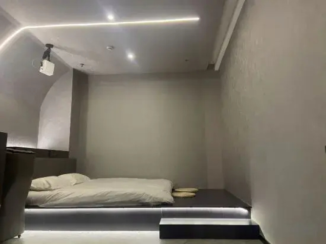 V+ E-sports Homestay