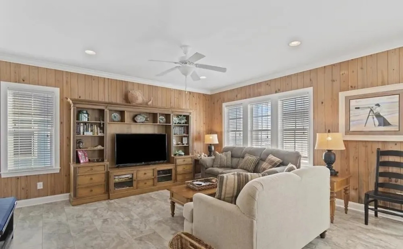 1 Ez Access 4 Bedroom Home by RedAwning