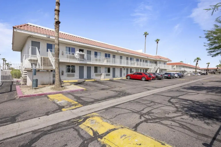Super 8 by Wyndham Phoenix West