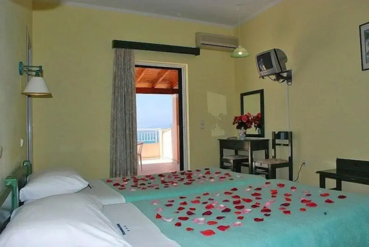 Paramonas Hotel