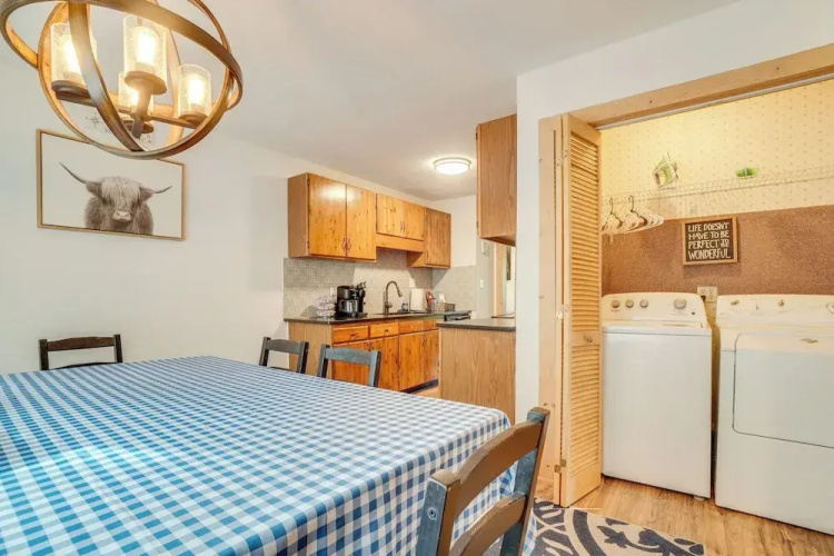 Spacious Rustic Helen Abode ~ 1/2 Mi From Tubing!