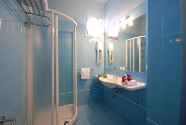 Standard Quadruple room with sea view