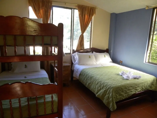 Standard Quadruple room with city view
