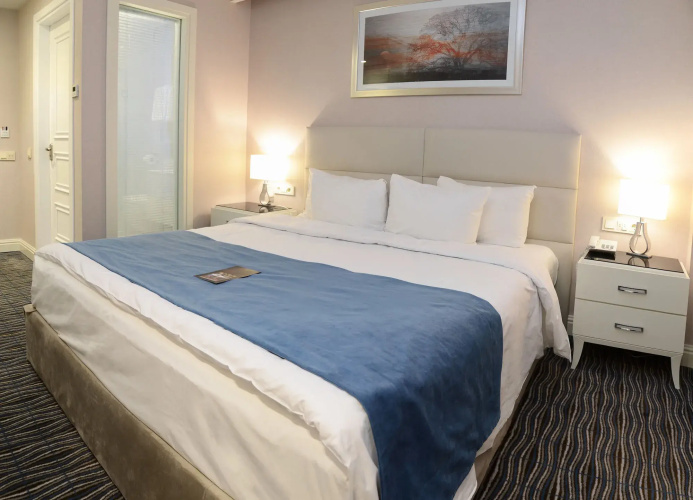 City Avenue Hotel
