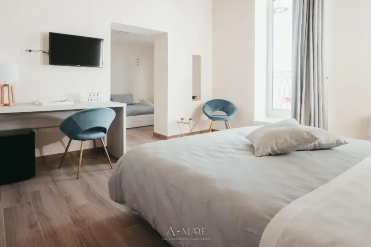 Standard Triple room with sea view