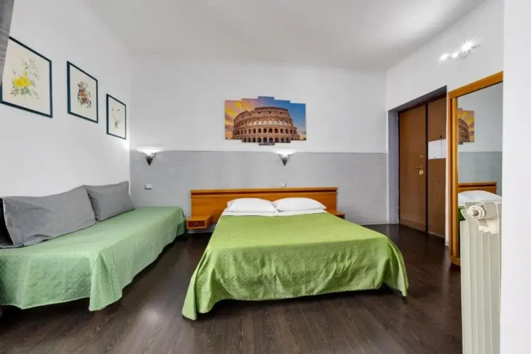 Standard Triple room