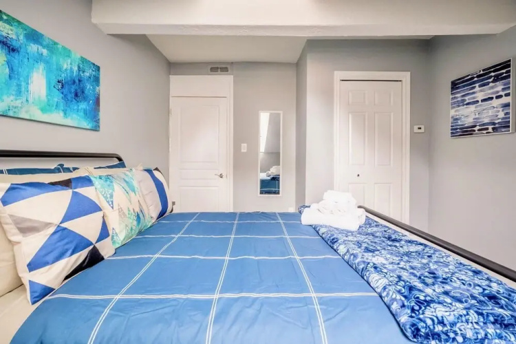 Charming 2BR Apartment In Downtown Hamilton