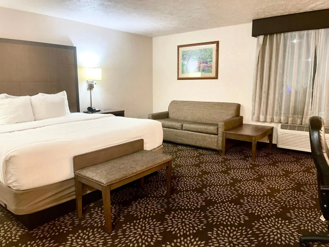 Clarion Pointe Wenatchee