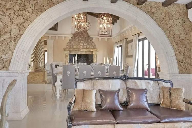 Grand Mansion