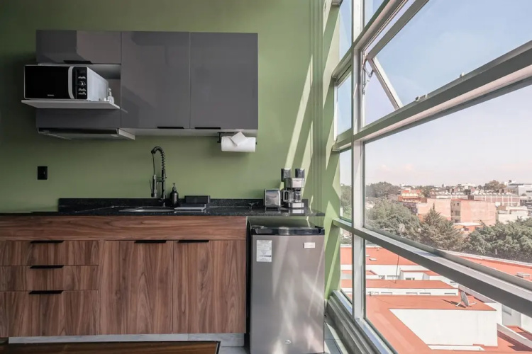 The Jungle Loft Tropical Comfort in a Centric Location With Kitchen