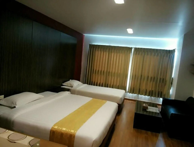 101 Holiday Suite