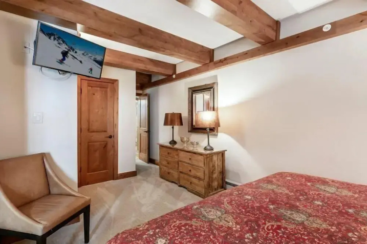1 Bedroom Condo