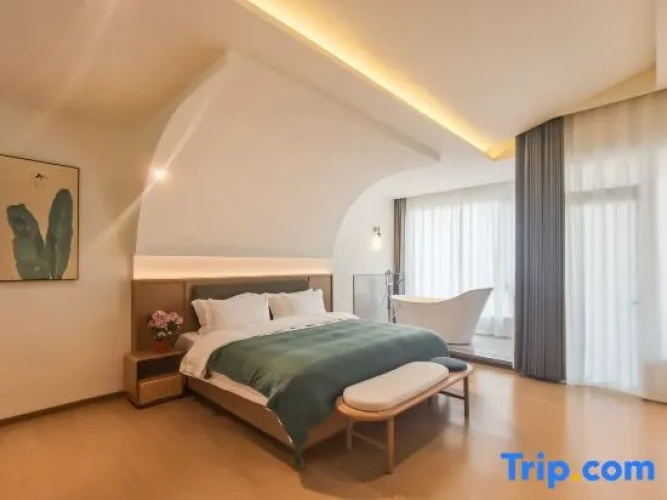 4 Bedrooms Premier Villa