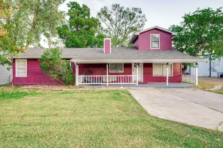 4 Bedrooms Cottage