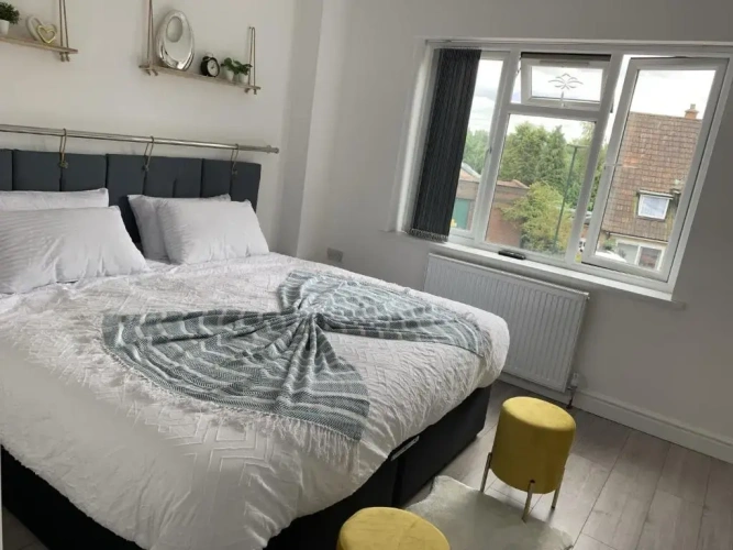 2 Bedrooms Apartment
