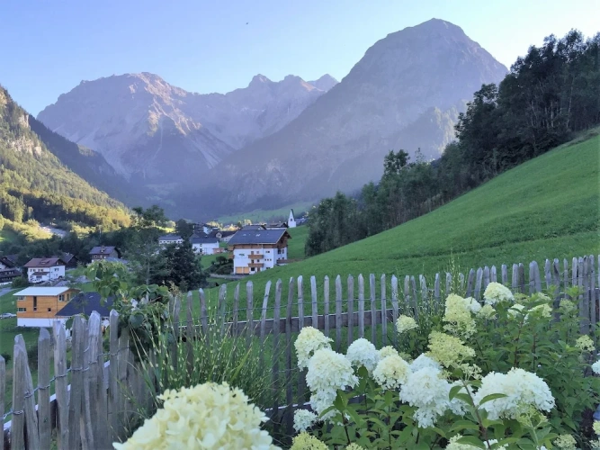 1 Bedroom Comfort Apartment with mountain view