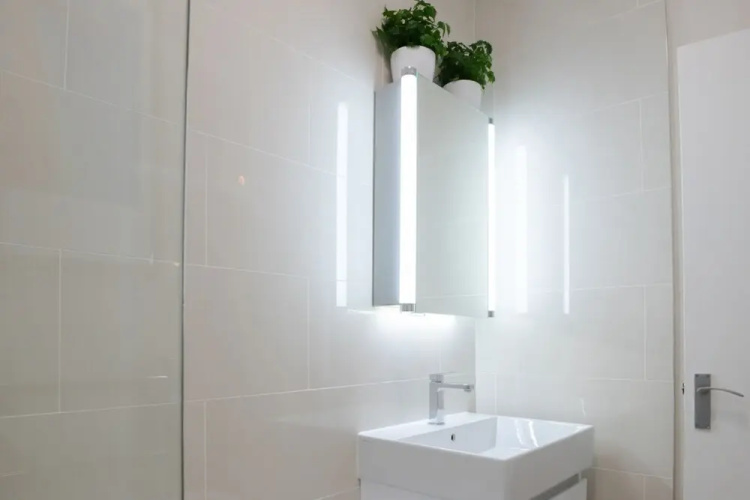 Bright Two Bedroom Ground Floor Apartment