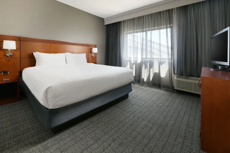 1 Bedroom Suite with balcony and with courtyard view