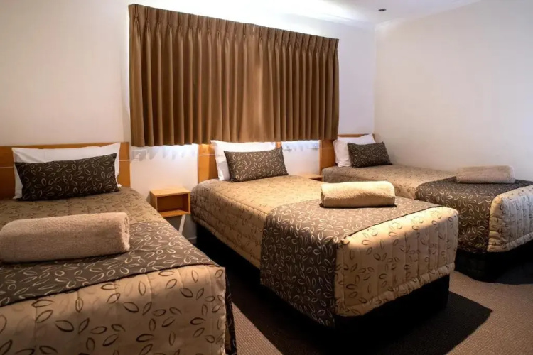 Tea House Motor Inn