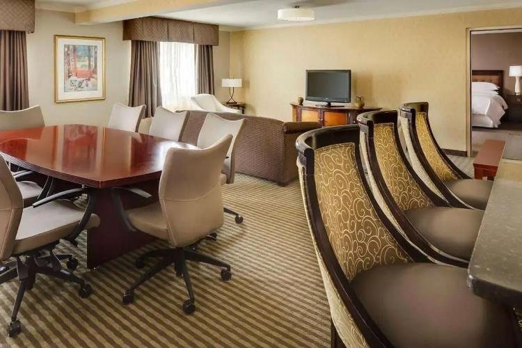 Wyndham Omaha / West Dodge
