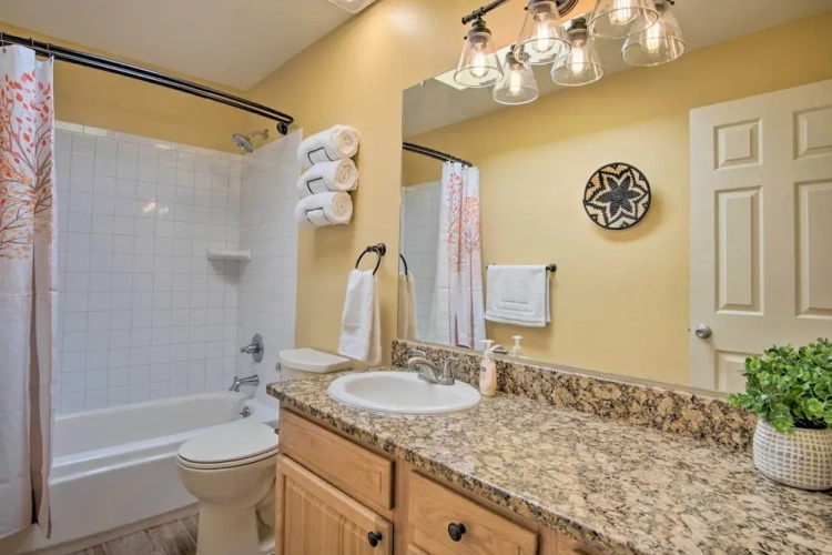 4 Bedrooms Cottage