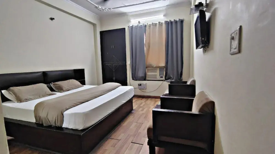 nancy paradise hotel