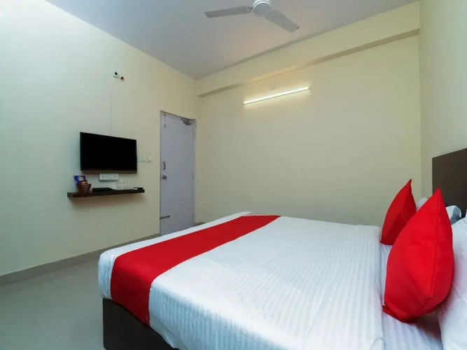 Oyo 22782 Akshara Suites