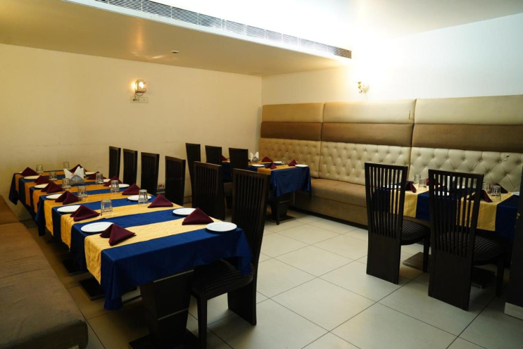 OYO 24912 Hotel Raunak