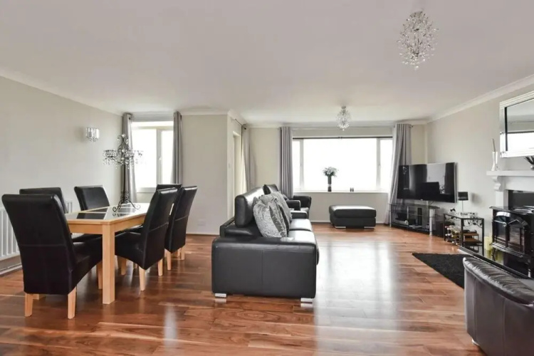 Stunning Penthhouse apt