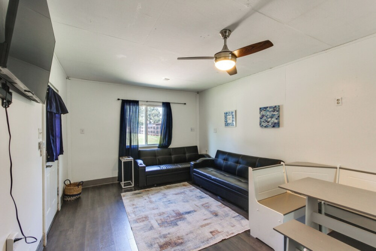 2 Mi to Long Beach Waterfront! Convenient Studio