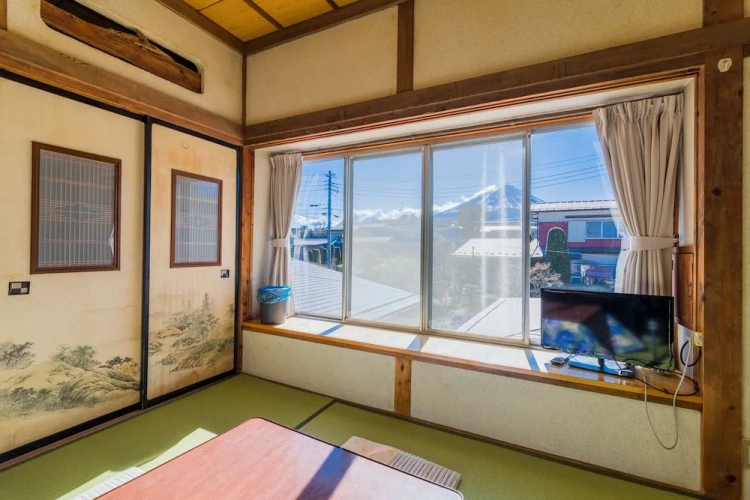 Standard Family room with mountain view