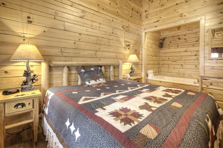 The Cozy Bear by Eagles Ridge Resort