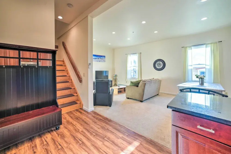 1/2 Mi to Windham Mtn: Main Street Condo